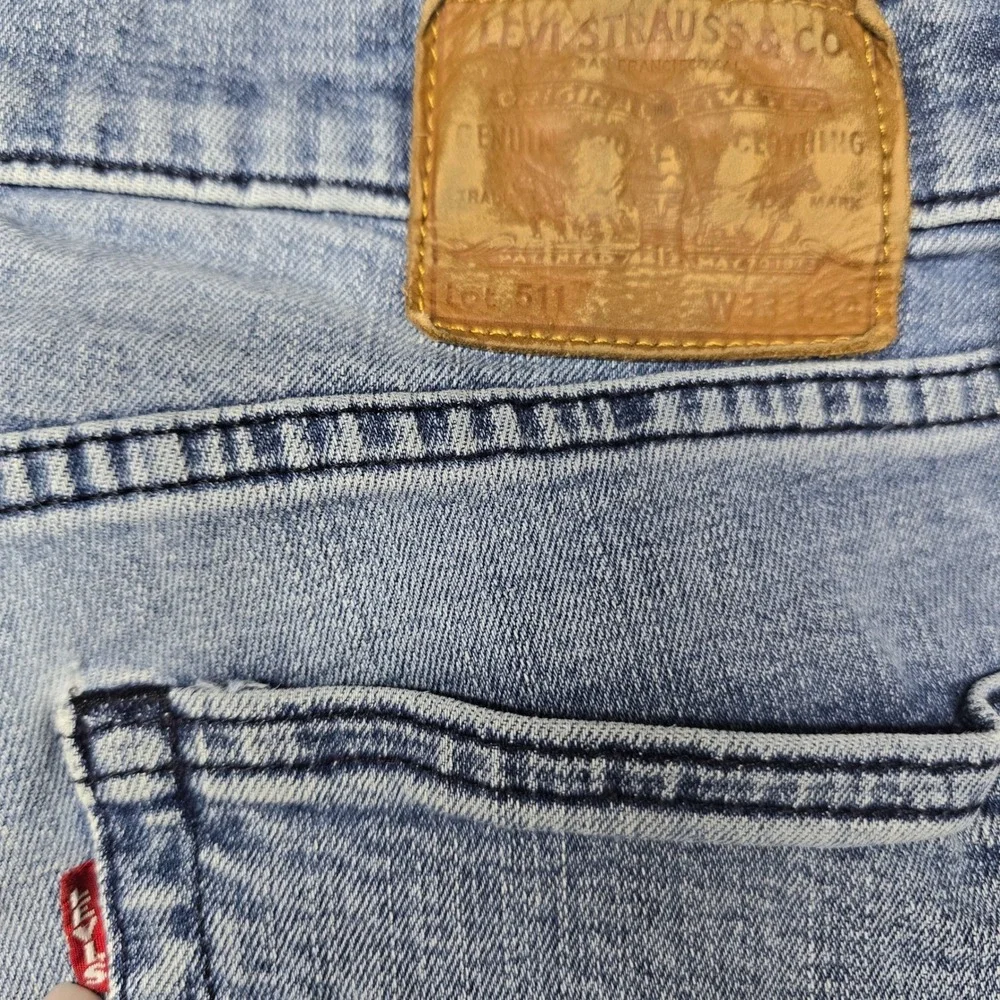 Levis 511 Slim Fit Jeans Mens 33x34 Light Wash Blue Denim Beach Boho Hipster Y2K